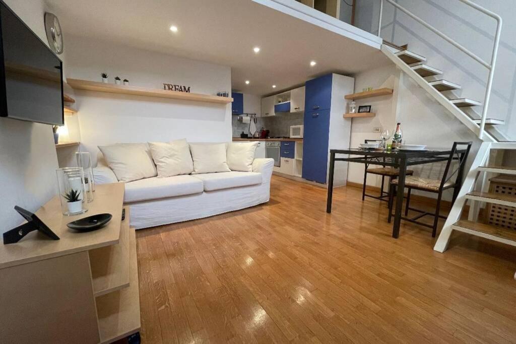 Lafilo Apartment 3 Milan Bagian luar foto